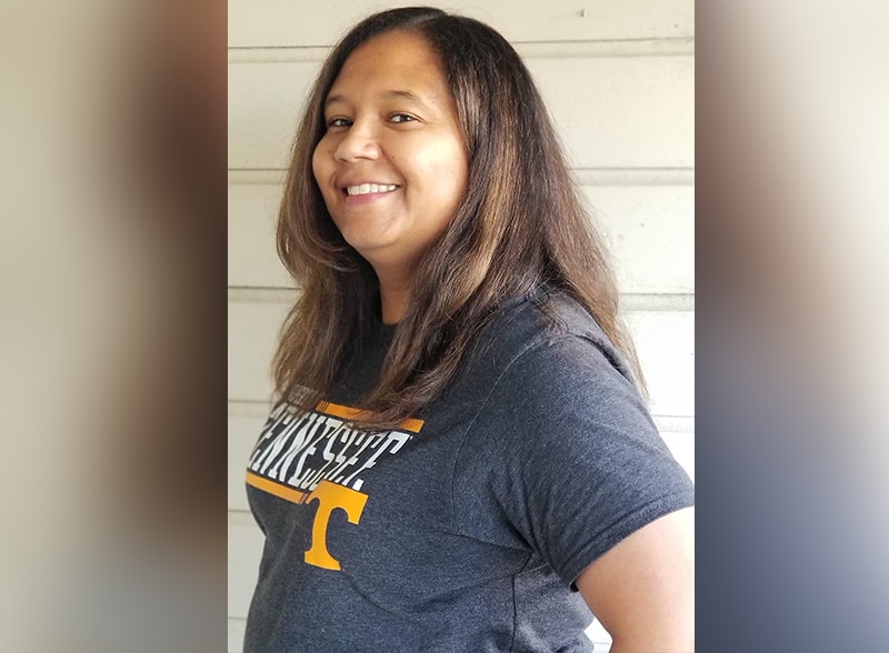 online student Jecobi Swafford wearing Tennessee t-shirt